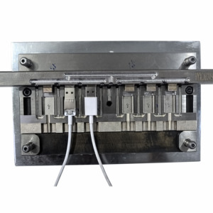 USB Micro Cáp dữ liệu tiêm khuôn DC nhựa Điện USB cắm khuôn mẫu dọc tiêm overmolding khuôn - Product Image 2