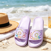 Chaussons décontractés imperméables pour femmes avec imprimé personnages de dessins animés colorés, pour intérieur, bord de mer, usage quotidien, vente en gros