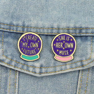 Féminisme magique boule de cristal émail broche je crée mon propre futur broche revers Badge autonomisation bijoux cadeau pour les femmes en gros - Product Image 1