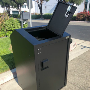 Grande poubelle d'extérieur en métal de 13 gallons Structure debout Abri de jardin avec poubelle design ours Hangar - Product Image 1