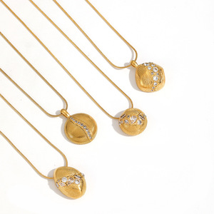 Joyería para Mujer, Estilo Deportivo, Colgante de Diamantes, Collar de Acero Inoxidable, Elegante y Versátil, Chapado en Oro de 18k de Alta Gama - Product Image 5
