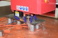 Centre de traitement du verre CNC à portique 4 axes KAISE 3017-4A avec commande Syntec, déplacement de table 3000x1700mm
