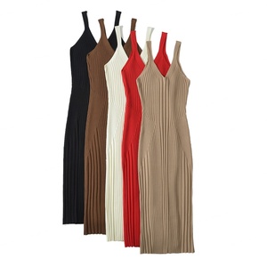 เดรสไหมพรมผู้หญิงทรงเอไลน์ ความยาวปานกลาง คอวี แขนกุด สีพื้น 5 สี สไตล์ลำลอง เหมาะสำหรับฤดูใบไม้ร่วง เอวเข้ารูป - Product Image 6