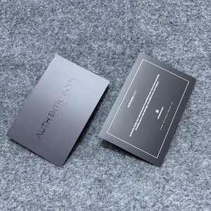 Carte de remerciement minimaliste personnalisée noire avec gaufrage UV pour produits cosmétiques et soins corporels, en français - Product Image 5