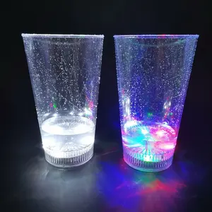 Vaso LED intermitente para <span class=keywords><strong>restaurante</strong></span> novedoso, vaso de plástico de grado alimenticio con luz de Color <span class=keywords><strong>arco</strong></span>íris para beber jugo de fiesta en el Bar - Product Image 3