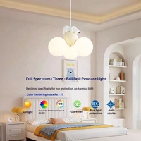 Lustre suspendu moderne de style nordique à trois boules en peluche avec lumière LED à trois couleurs changeantes, en résine PVC, pour salle à manger