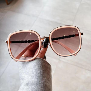 แว่นกันแดดกรอบใหญ่สีชมพูสำหรับผู้หญิงป้องกันรังสียูวี 400 ดีไซน์รูปไข่พลาสติกและกรอบโลหะประเภท 3 ที่บังแดด C2 00189 - Product Image 1