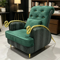 Canapé individuel vert émeraude de luxe italien avec accoudoirs serpent dorés, fauteuil d'appoint artistique haut de gamme pour salon de villa
