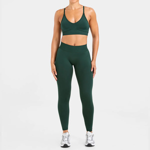 Set Sportivo da <span class=keywords><strong>Donna</strong></span> <span class=keywords><strong>3</strong></span> Pezzi: Reggiseno Sportivo, Pantaloncini da Allenamento, <span class=keywords><strong>Leggings</strong></span> a Vita Alta Senza Cuciture, Elasticizzati in <span class=keywords><strong>4</strong></span> Direzioni, Logo Personalizzabile - Product Image 6