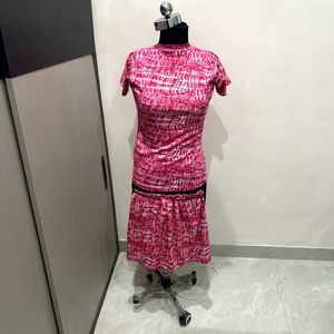 Vente en gros de vêtements pour femmes, ensemble deux pièces de haute qualité, couleur rose, imprimé rayé, col rond, manches courtes, t-shirt et short, décontracté, été - Product Image 1
