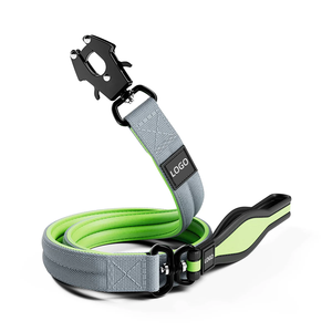 Laisse tactique pivotante en sangle de nylon doublée néoprène avec poignée souple en métal et clip mousqueton rotatif à verrouillage - Product Image 1