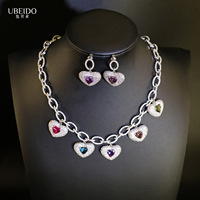 Parure de bijoux de luxe en zircone colorée avec pendentif cœur bombé, collier à maillons épais, bracelet et boucles d'oreilles, style pavé, pour mariage