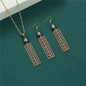 Conjunto de Joyería de Lujo con Cadena Geométrica de Oro de 18K para Mujer, Aretes y Collar Hawaianos, Diseño Elegante y Moderno - Product Image 4