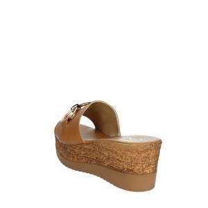 Sandales compensées en cuir souple pour femme Cinzia IAF53457, style plateforme à enfiler - Product Image 1