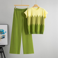 Ensemble coordonné en tricot pour femme, style luxe discret, pull sans manches côtelé et pantalon palazzo, collection boutique été