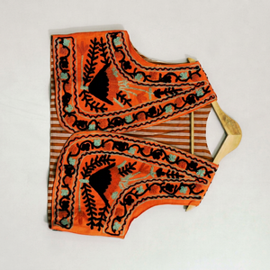 Gilet bohème pour femme, brodé à la main, motif floral, sans col, court - Product Image 1