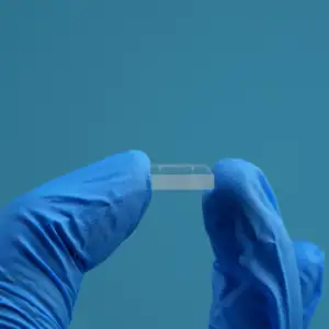 Üretim özel temizle borosilikat K9 Bk7 B270 sigortalı silika görünür lazer Ar tıbbi için kaplı yuvarlak kare optik pencere
