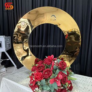 SMOOTH Nuevo Centro de Mesa de Boda Personalizado de Lujo en Acero Inoxidable con Anillo Dorado Espejo Redondo - Product Image 1