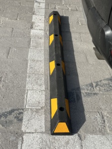 ROADSAFE Ferma-Carrozzia Portatile in Gomma per Parcheggi, 56cm-183cm - Product Image 2