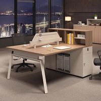 Ensemble bureau et chaise en bois moderne avec conception détachable, boîte à câbles, support d'écran, support de carte pour usage commercial