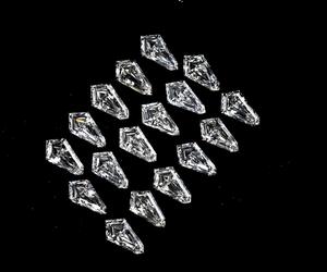 ต่างหูเพชรทรงเหลี่ยมขนาด 7.0x4.0 มม. เพชรเลี้ยงในห้องปฏิบัติการ รับรองโดย IGI ดีไซน์โบราณ ทรงเหลี่ยมแบบพิเศษ คู่หนึ่ง - Product Image 2