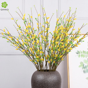 QIHAO Fleurs artificielles en saule argenté jaunes, décoration de sol, décoration intérieure pour mariage, plantes florales en plastique durables - Product Image 1