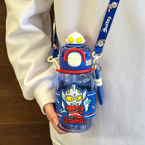 Botella de Agua Ultraman para Niños, Uso Escolar, 500 ml, Vaso de Plástico con Correa, Diseño de Dibujos Animados, Regreso a Clases Primavera 2025 - Product Image 1