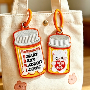 Porte-clés en alliage de zinc écologique de haute qualité, personnalisé, double face, broderie panda, design rectangulaire, forme 3D - Product Image 5
