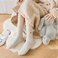 Chaussettes de lit douillettes et chaudes en fourrure pour femme et fille, avec broderie, antidérapantes en silicone, idéales pour l'automne et l'hiver