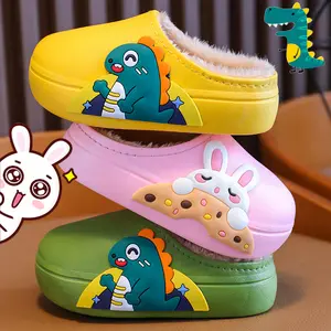 Nueva Llegada de invierno antideslizante zapatillas de felpa lindo Animal diseño dinosaurio invierno suave cálido niños Zapatillas de algodón