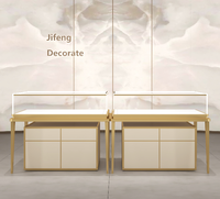 Vitrine d'exposition en verre minimaliste moderne avec éclairage LED pour bijoux et montres