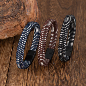 Pulsera <span class=keywords><strong>de</strong></span> Cuero Personalizada con Joyería <span class=keywords><strong>de</strong></span> Moda, Pulsera <span class=keywords><strong>de</strong></span> Cuero Italiana con Acero Inoxidable para Hombre, Regalo - Product Image 1