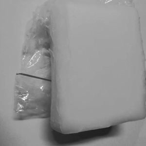 Cire de paraffine entièrement raffinée 54/56/58/60/62 pour la fabrication de bougies et de consommables conformes aux normes solides - Product Image 3