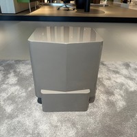 Table basse géométrique moderne brillante avec base à niveaux, table d'appoint hexagonale sculpturale pour salon