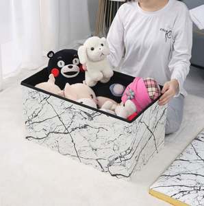 Reposapiés Otomano Suave con Espacio de Almacenamiento, Cubo Acolchado de PU para Libros, Revistas, Almohadas y Mantas - Product Image 4