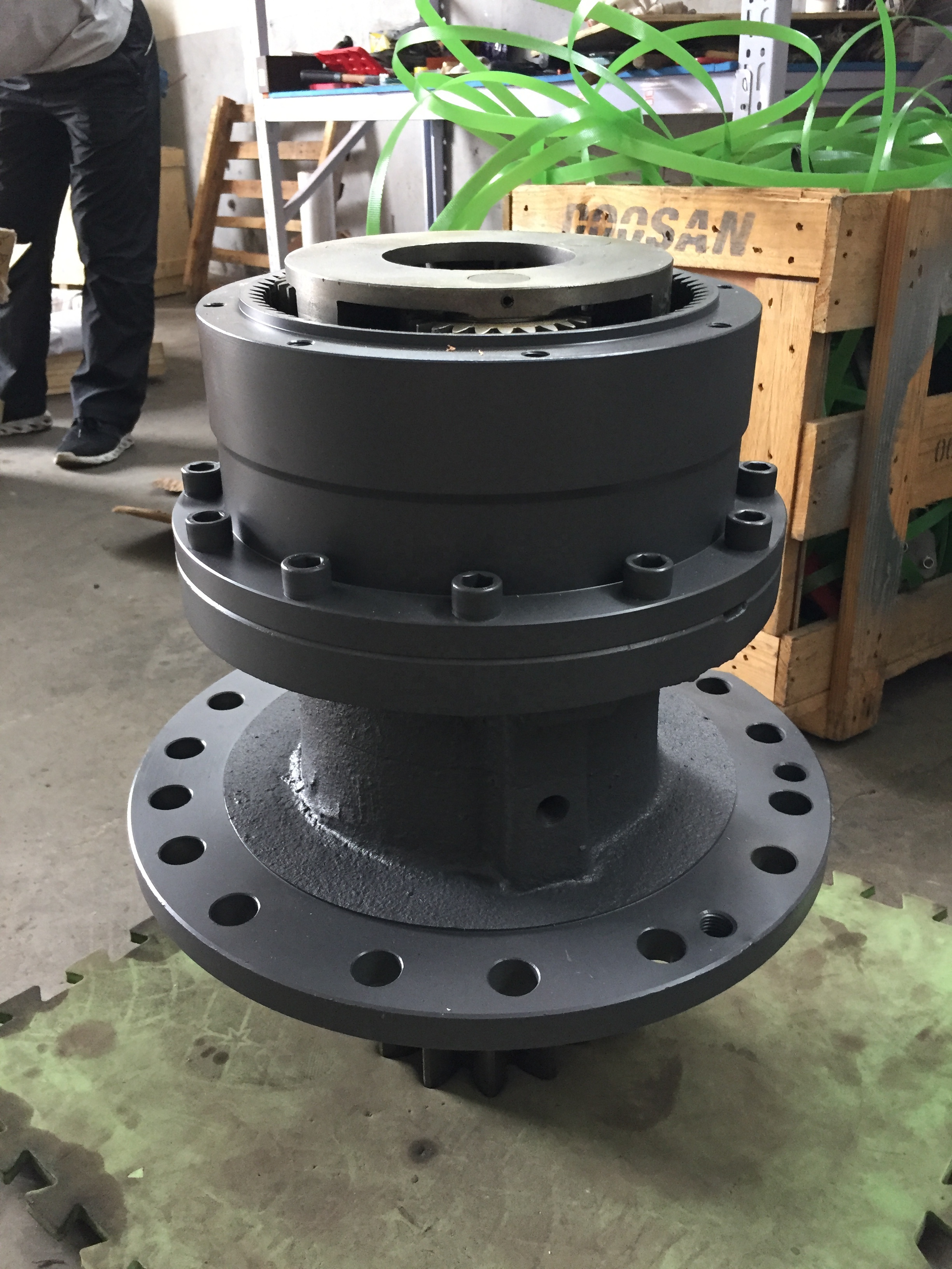 9300512 9301098 ZX470-5 Swing Device ZX470LC-5G Gearbox for