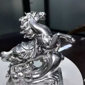 <span class=keywords><strong>Sculpture</strong></span> de cheval au galop en aluminium sculpté avec précision CNC à 5 axes, décoration de bureau exécutif, cadeau d'affaires haut de gamme pour les clients - Product Image 1