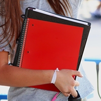 Cahier de notes à spirale personnalisé, lot de 6, large ligné, 1 sujet, 100 feuilles, couverture durable et résistante à l'eau, couleurs assorties pour l'école et le bureau
