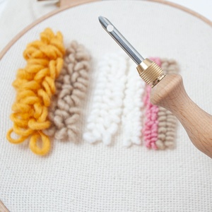 Tay Cầm Bằng Gỗ Thêu Khâu Đấm Kim Thiết Lập Với 5 Có Thể Thay Thế Kích Thước Khác Nhau Kim Cho Kim Đấm Đan Thủ Công - Product Image 3