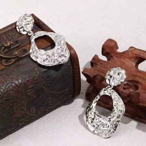 Pendientes Colgantes de Metal Plisado Evergreat EH12267, Populares en el Extranjero, Diseño Simple Irregular Grande, Textura Exagerada, a la Moda - Product Image 6