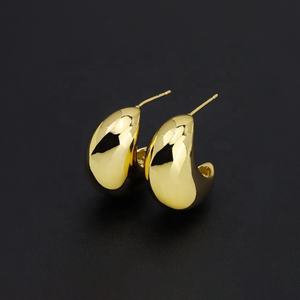 Pendientes Huggie Clásicos Populares Chapados en Oro de Latón con Forma de Lágrima Gruesa para Mujer - Product Image 4