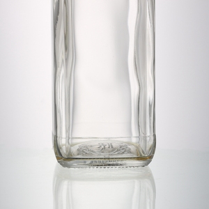 En gros vide 700 ml carré clair whisky <span class=keywords><strong>alcool</strong></span> bouteilles de <span class=keywords><strong>brandy</strong></span> en verre avec couvercle à vis - Product Image 4