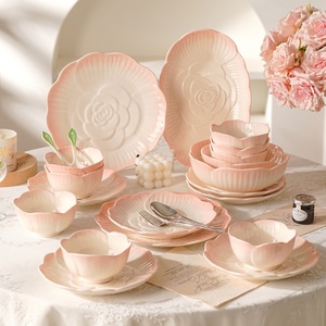 Piatti in Ceramica Lelyi Creativi ed Eleganti a Forma di Fiore Disegnati a Mano, Ecologici, Smaltati, di Lusso Leggero per Feste e Matrimoni, Vendita all'Ingrosso - Product Image 1