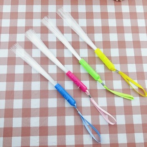 Bacchette Luminose a LED <span class=keywords><strong>per</strong></span> <span class=keywords><strong>Feste</strong></span> <span class=keywords><strong>di</strong></span> <span class=keywords><strong>Compleanno</strong></span>, Accessori <span class=keywords><strong>per</strong></span> Intrattenimento, Bastoncini in Fibra Ottica Lampeggianti che si Illuminano al Buio <span class=keywords><strong>per</strong></span> Bambini e Adulti - Product Image 4