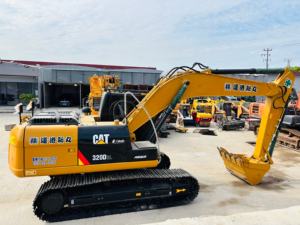 ขายด่วน รถขุดไฮดรอลิก 320D 20 ตัน สภาพดีเยี่ยม เครื่องยนต์ดีเซลเชื่อถือได้ ปั๊มไฮดรอลิกทำงานราบรื่น พร้อมใช้งาน - Product Image 2