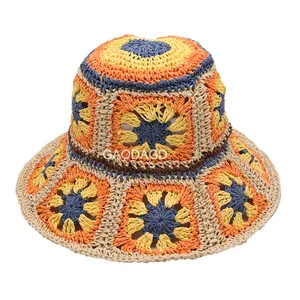 D a buon mercato nuovo modello Cloche traspirante fatto a mano carta uncinetto cappello secchio con fiore per le donne