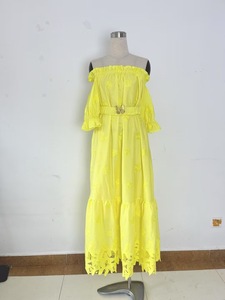 AELESEEN Robe midi de créateur de mode pour femmes, été, épaules dénudées, col fendu, broderie de fleurs, volants, fête élégante pour femmes - Product Image 2