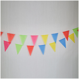 ธงสามเหลี่ยม แบนเนอร์โพลีเอสเตอร์แบบมีเชือก สำหรับตกแต่งงานปาร์ตี้ งานอีเว้นท์ สีสันปรับแต่งได้ - Product Image 4