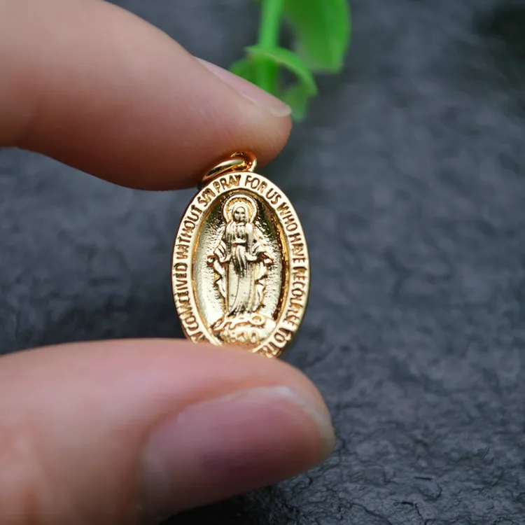 Bracciale in metallo placcato in oro antiruggine con ciondoli in metallo accessori per la creazione di gioielli di moda