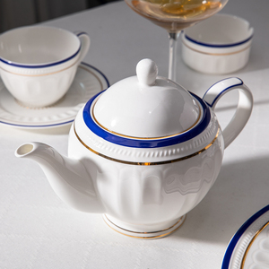 Vaisselle en céramique européenne de luxe, vaisselle en porcelaine portugaise, vaisselle en porcelaine fine de Pologne, motif floral en relief, bleu et blanc - Product Image 6